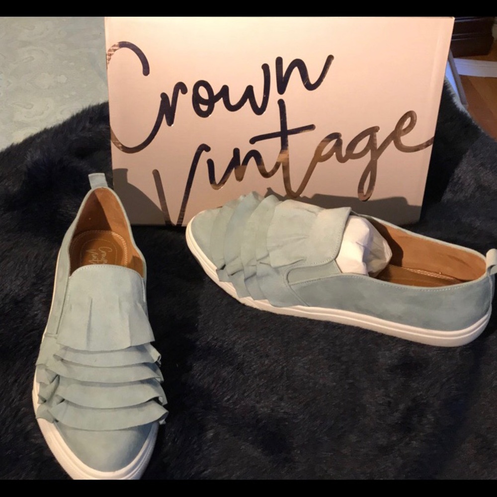 Crown vintage slip on loafers